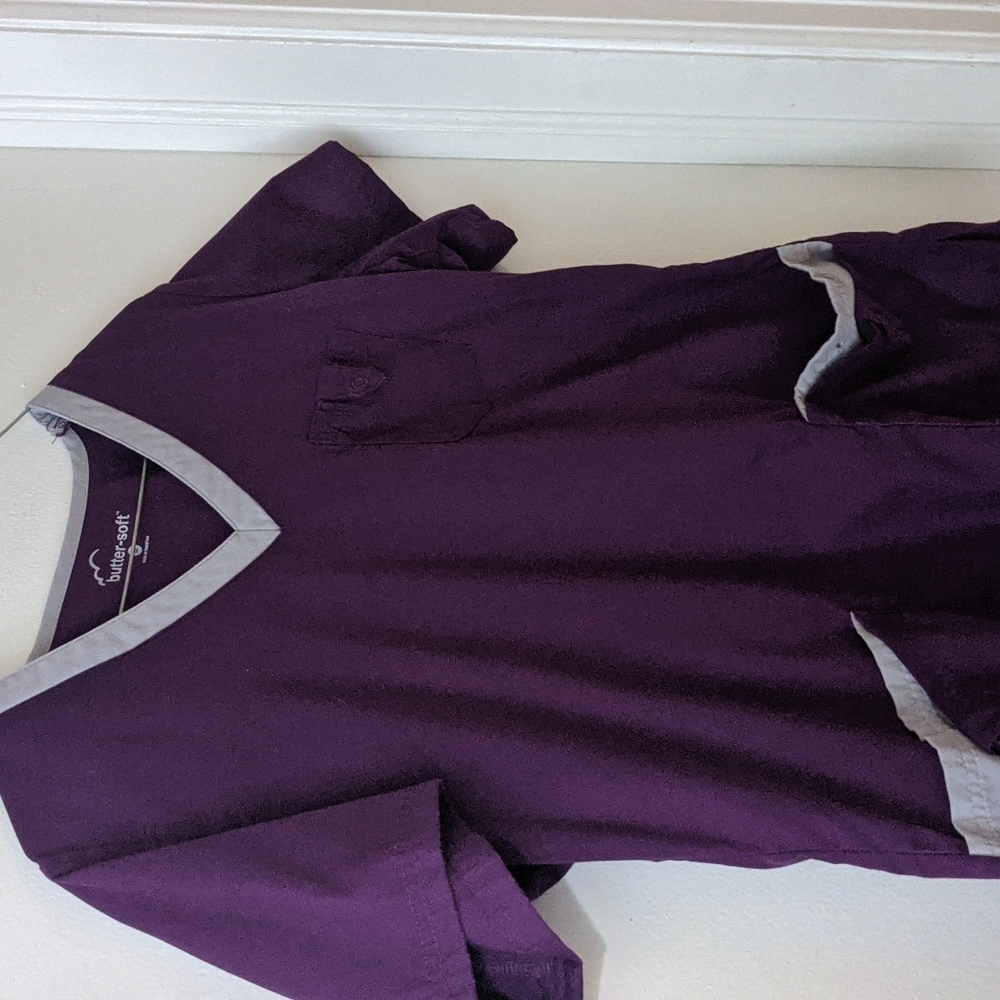 Scrub top - Picture 1 of 1